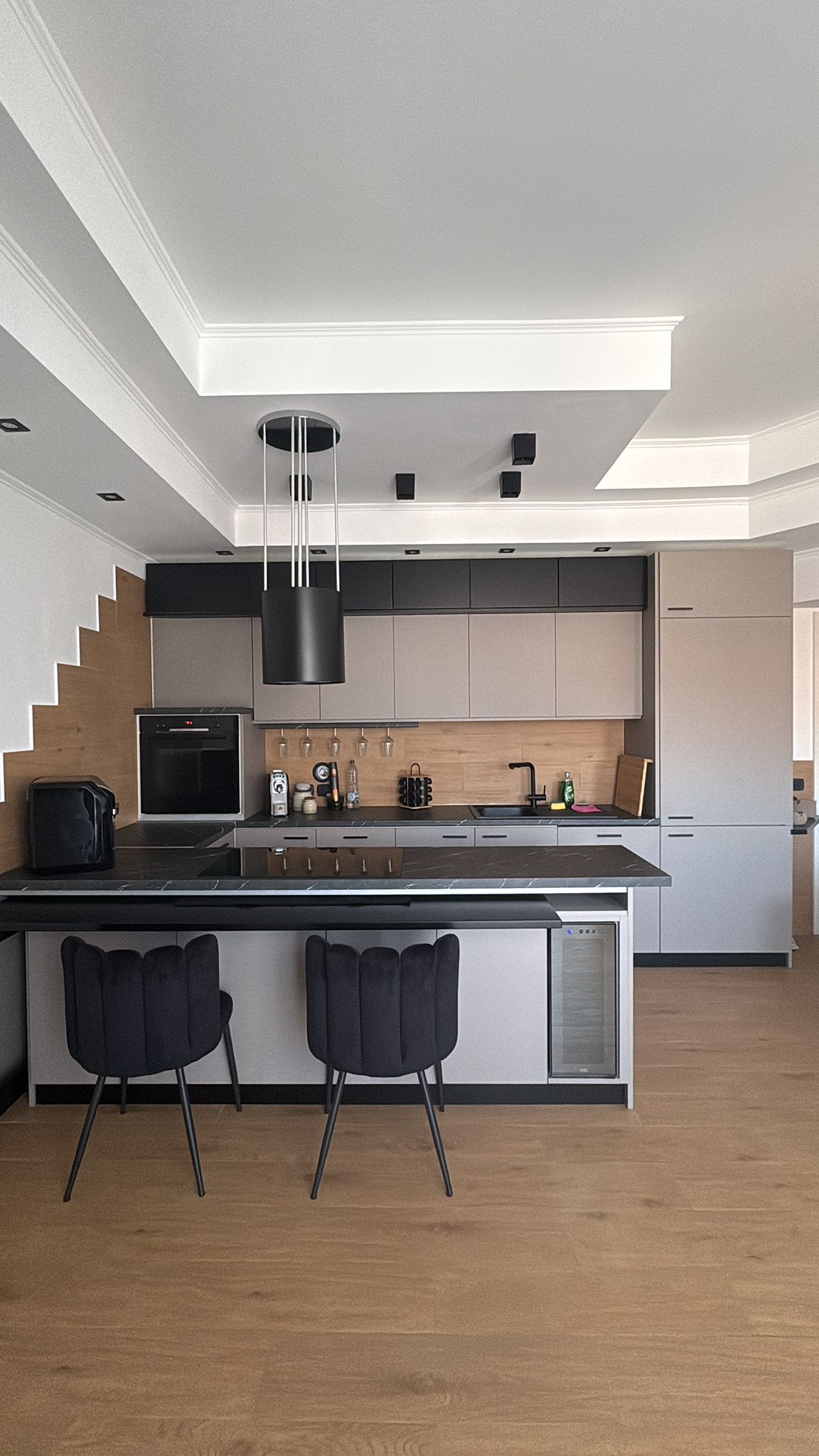 Cucina ad angolo con penisola