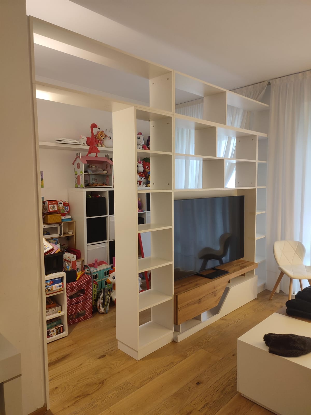 Scaffali con spazio TV